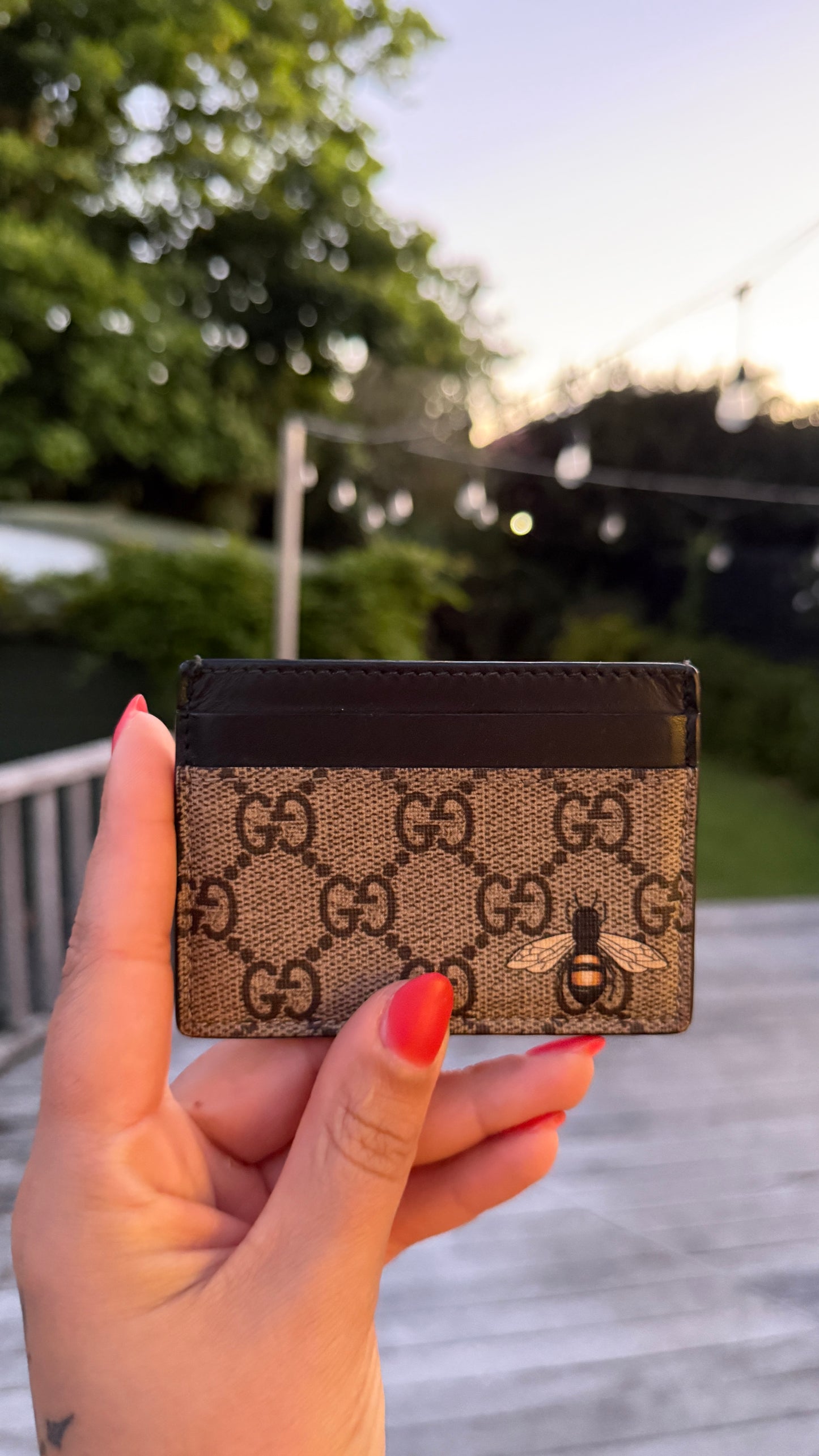 Gucci Bee Print GG Supreme Card Case